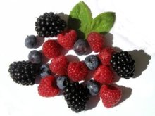 picture of berries as part of a raw vegan diet